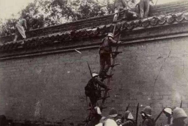 日本入侵中国时间是哪一年