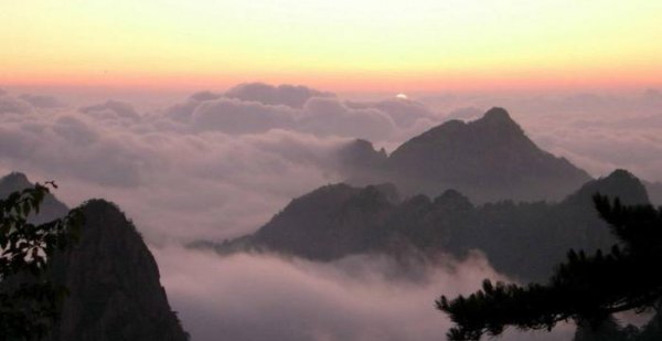 会当凌绝顶一览众山小写的是哪座山