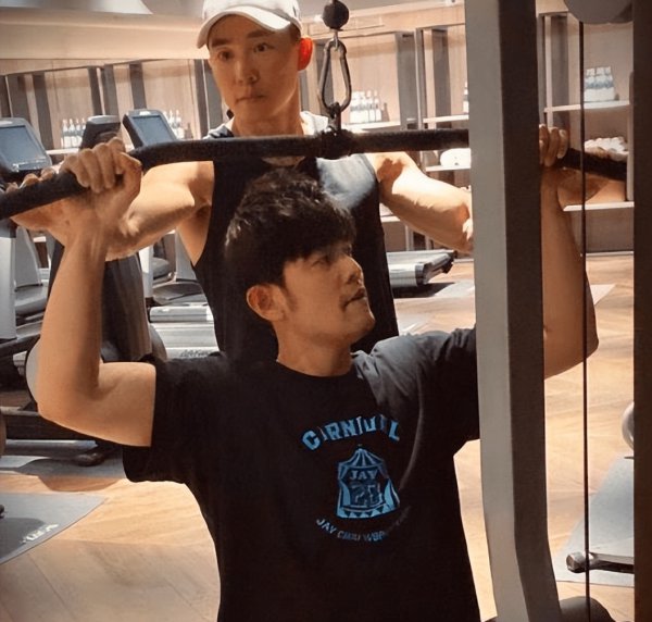 刘畊宏和周杰伦的关系