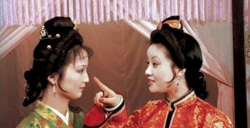 红楼梦送宫花黛玉分析