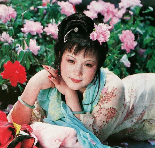 史湘云和贾宝玉的关系