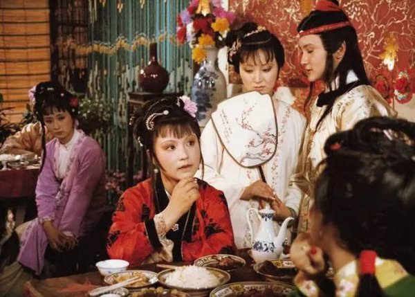 史湘云和贾宝玉的关系