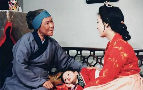 王夫人对刘姥姥的态度