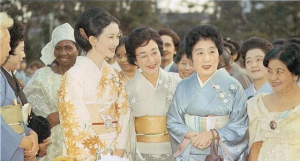 为什么日本天皇可以延续千年