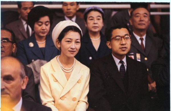 为什么日本天皇可以延续千年