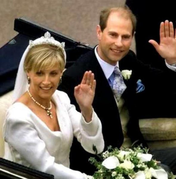 英国王室为什么受欢迎受人尊敬