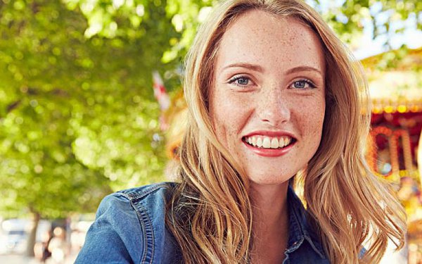 为何有酒窝的女人很少