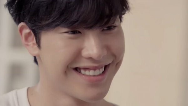 为何有酒窝的女人很少