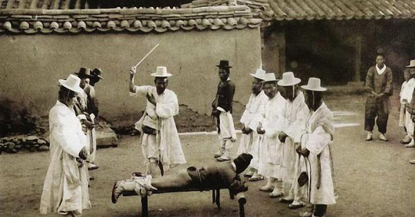 古代脱裤子打屁股受罚