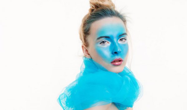 经常偶遇眼神对视但不说话