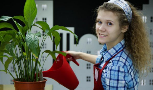 经常偶遇眼神对视但不说话