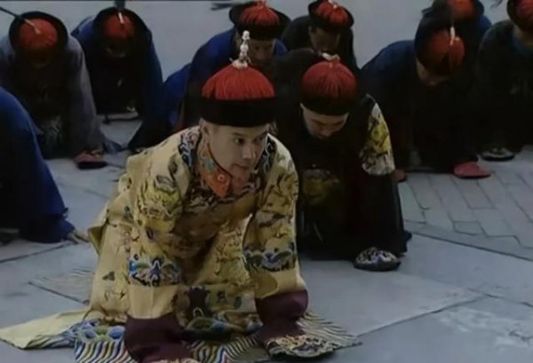 历史上爱新觉罗·胤礽为什么被废