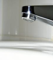 雨滴下落过程中是合滴还是分解