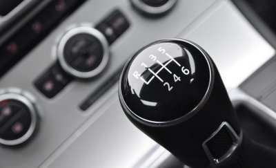 为什么开车要换挡不直接加油 开手动挡车勤换挡好不好