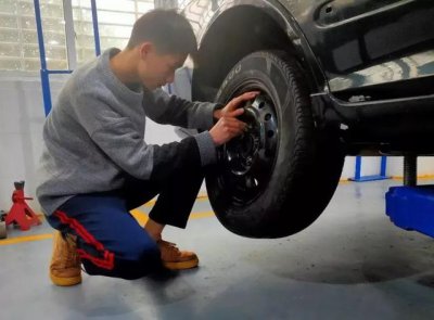 一万多公里需要做四轮定位吗 汽车几万公里需要四轮对调