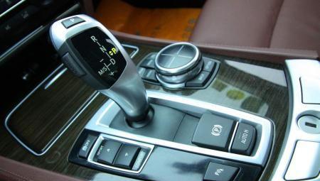 自动挡汽车高速刹车失灵怎么处理