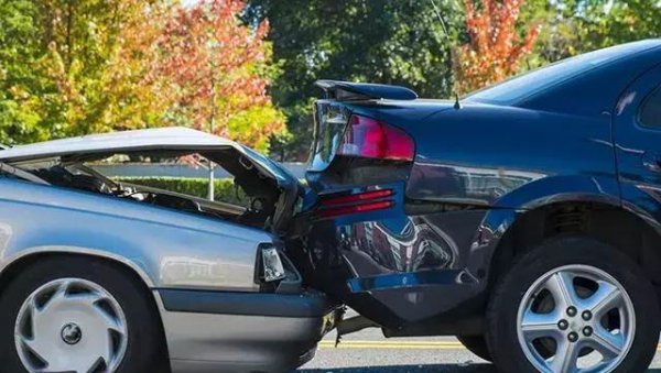 自动挡汽车高速刹车失灵怎么处理