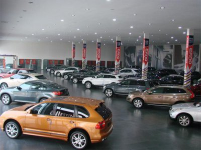 刚考到驾照先买二手车练手还是直接买新车 考完了怎么练车