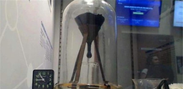 著名的沥青滴落实验原理及意义