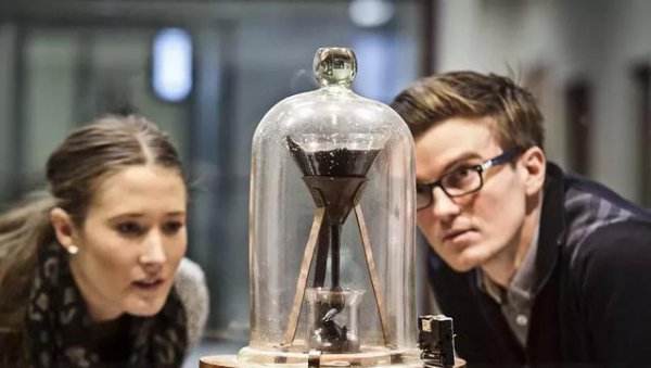 著名的沥青滴落实验原理及意义