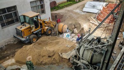 工人受伤是包工头还是房主的责任 包工头工人受伤谁负责