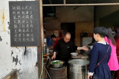 面馆面条为什么都是清汤煮面放高汤 面馆煮面的汤是高汤吗