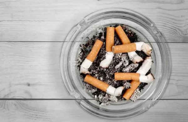 烟灰缸里永远不要倒水的说法