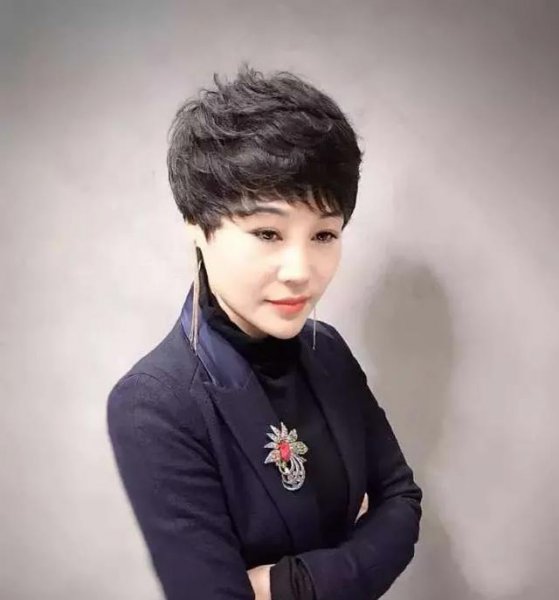 女人过了50岁留短发的多