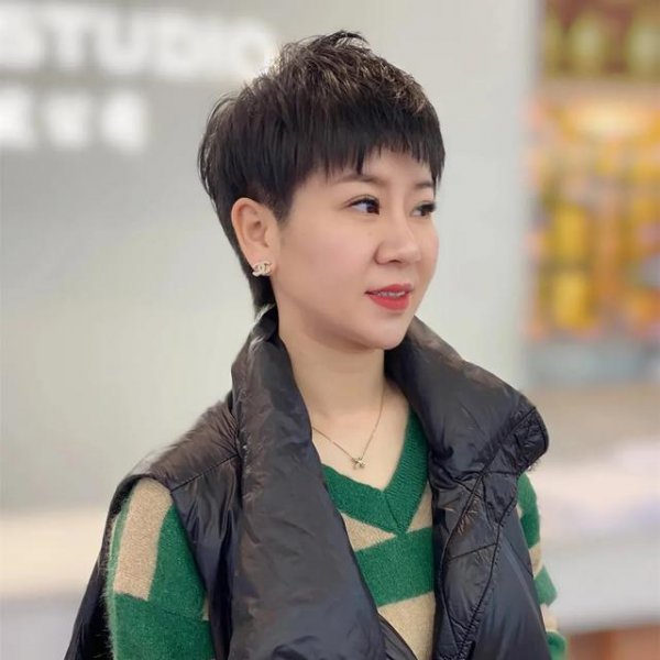 女人过了50岁留短发的多