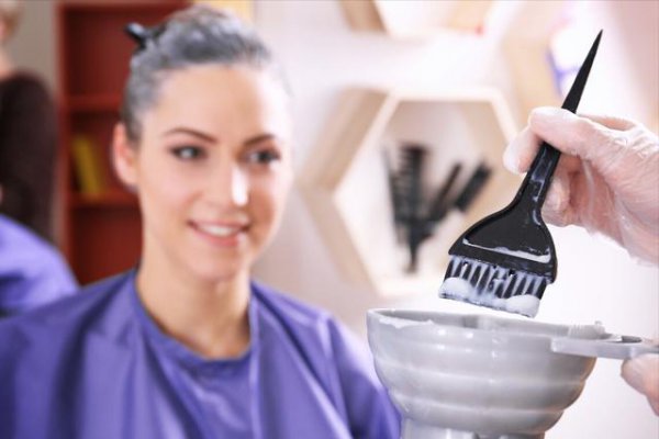 第一次染发什么颜色比较好