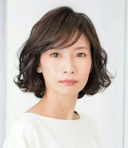 40多岁女人适合什么发型好看 40岁女人最减龄发型