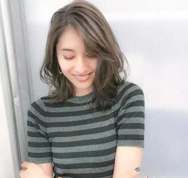 40多岁女人适合什么发型好看