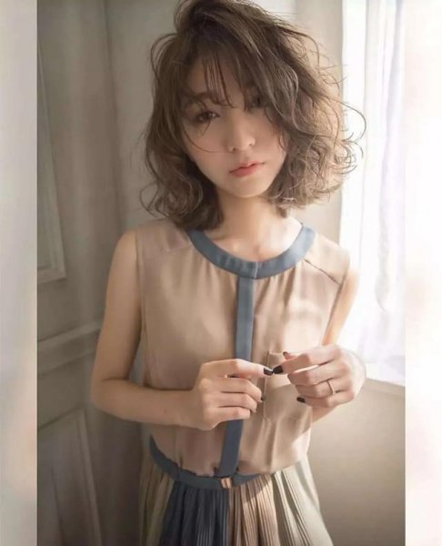 40多岁女人适合什么发型好看