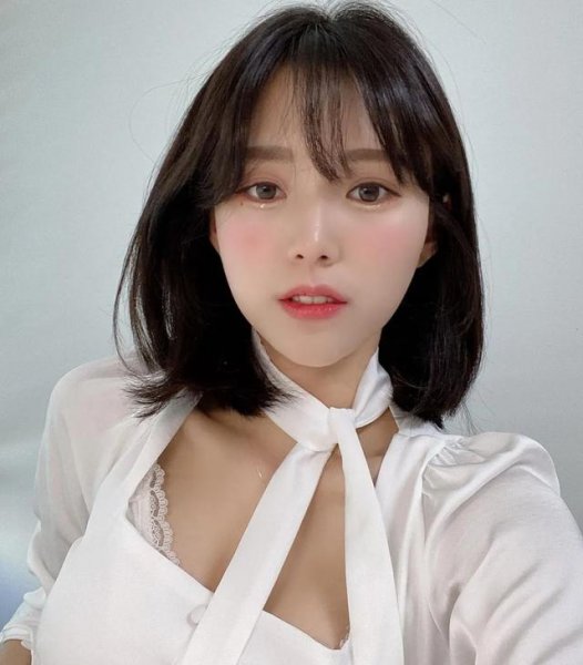 锁骨发好看还是长发好看