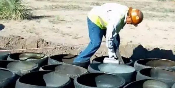 美国修路时为什么要把轮胎埋进去