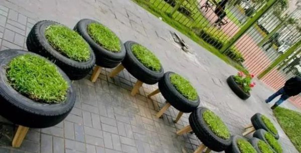 美国修路时为什么要把轮胎埋进去