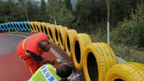 美国修路时为什么要把轮胎埋进去