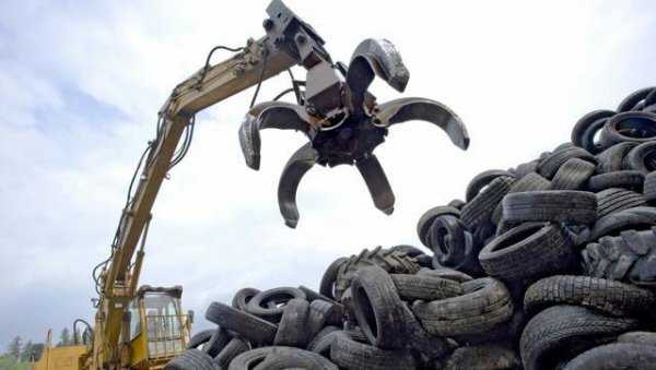 美国修路时为什么要把轮胎埋进去