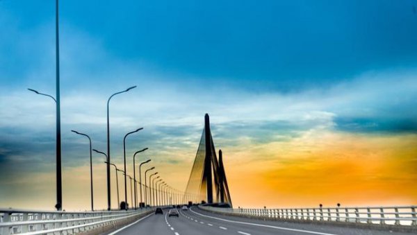 美国修路时为什么要把轮胎埋进去