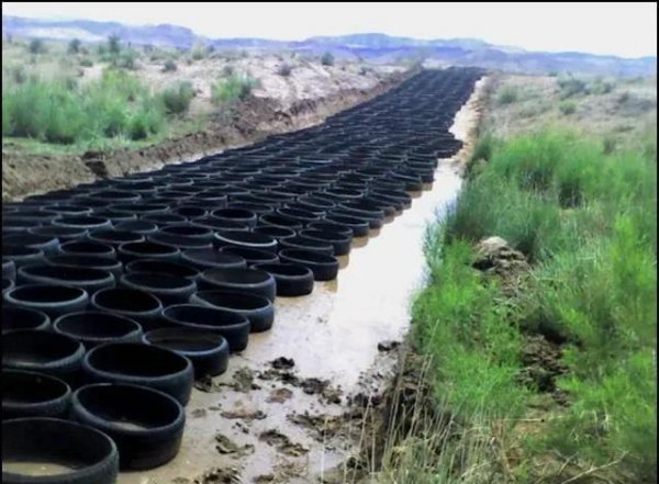 美国修路时为什么要把轮胎埋进去