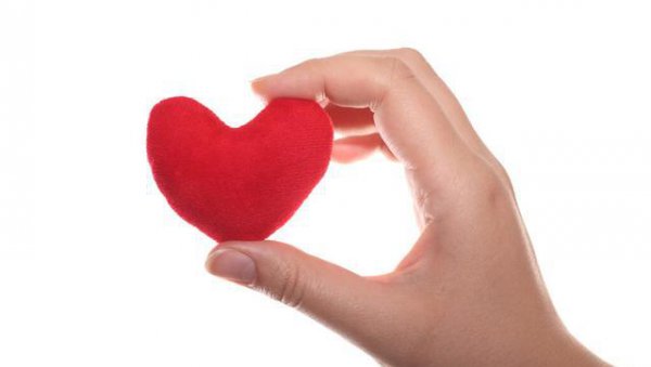 扔旧衣服鞋子需要剪坏吗