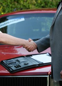 旧车是置换划算还是卖掉划算 小车换车卖给4s店划算吗