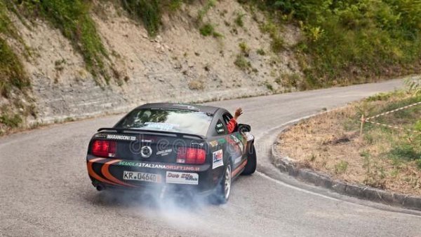 汽车行驶过程中为什么要换挡