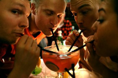 朋友喝酒进医院我有责任吗 一起喝酒进医院要赔偿吗