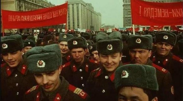 苏军为什么不保苏共