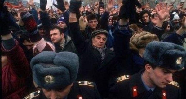 苏军为什么不保苏共