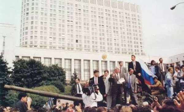 苏军为什么不保苏共