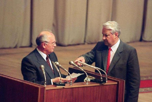 叶利钦和戈尔巴乔夫的关系