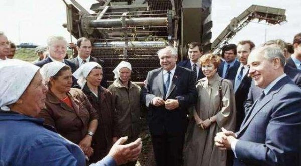 叶利钦和戈尔巴乔夫的关系