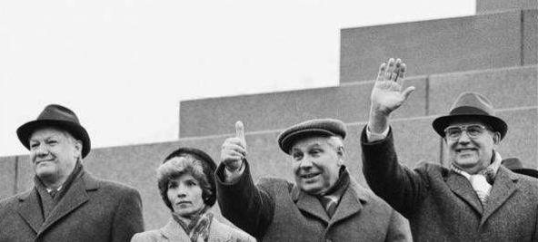 叶利钦和戈尔巴乔夫的关系